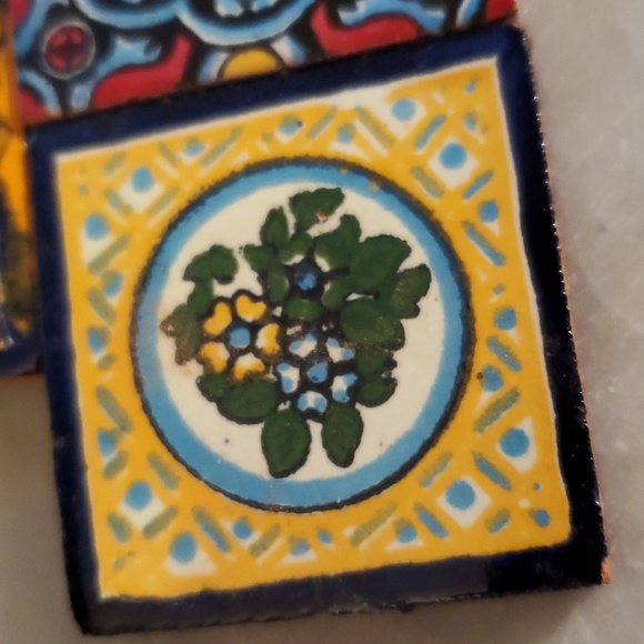 Lot 3 Talavera Mexican  handpainted 2" tiles -floral circle designs - Picture 3 of 5